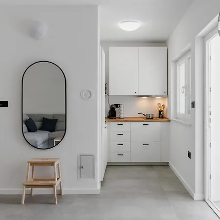 Sandra *