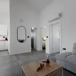 Sandra *