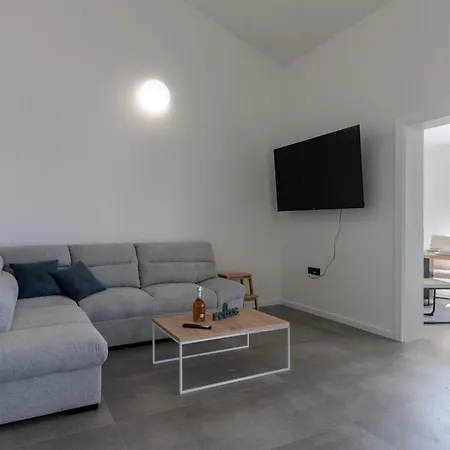 Apartment Sandra Vir