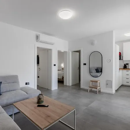 Sandra Apartman Vir