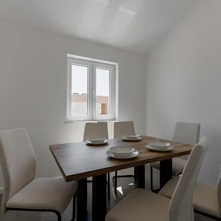 Apartment Sandra Vir