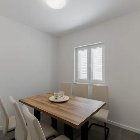 Sandra Apartman